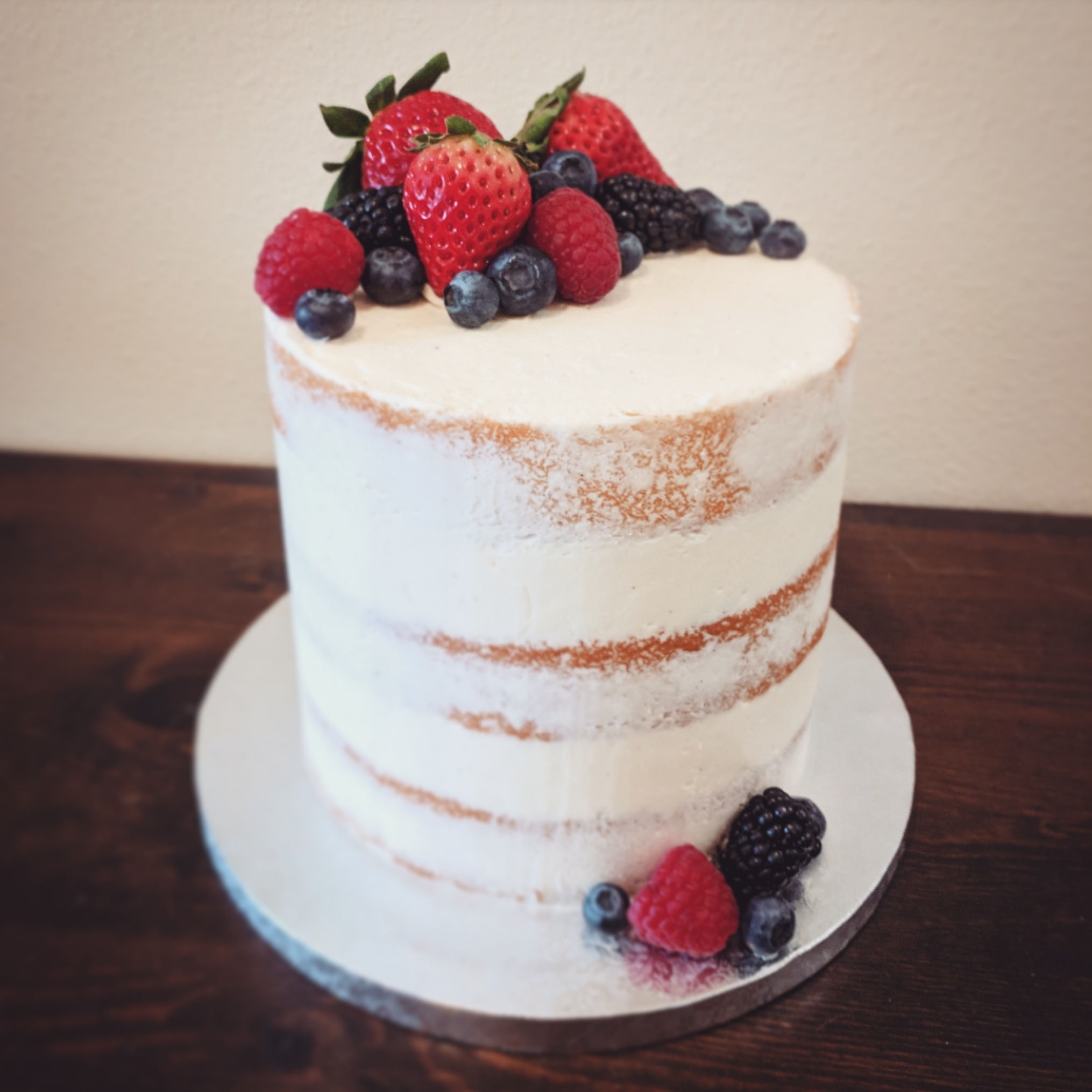 Vanilla Cake with Berries