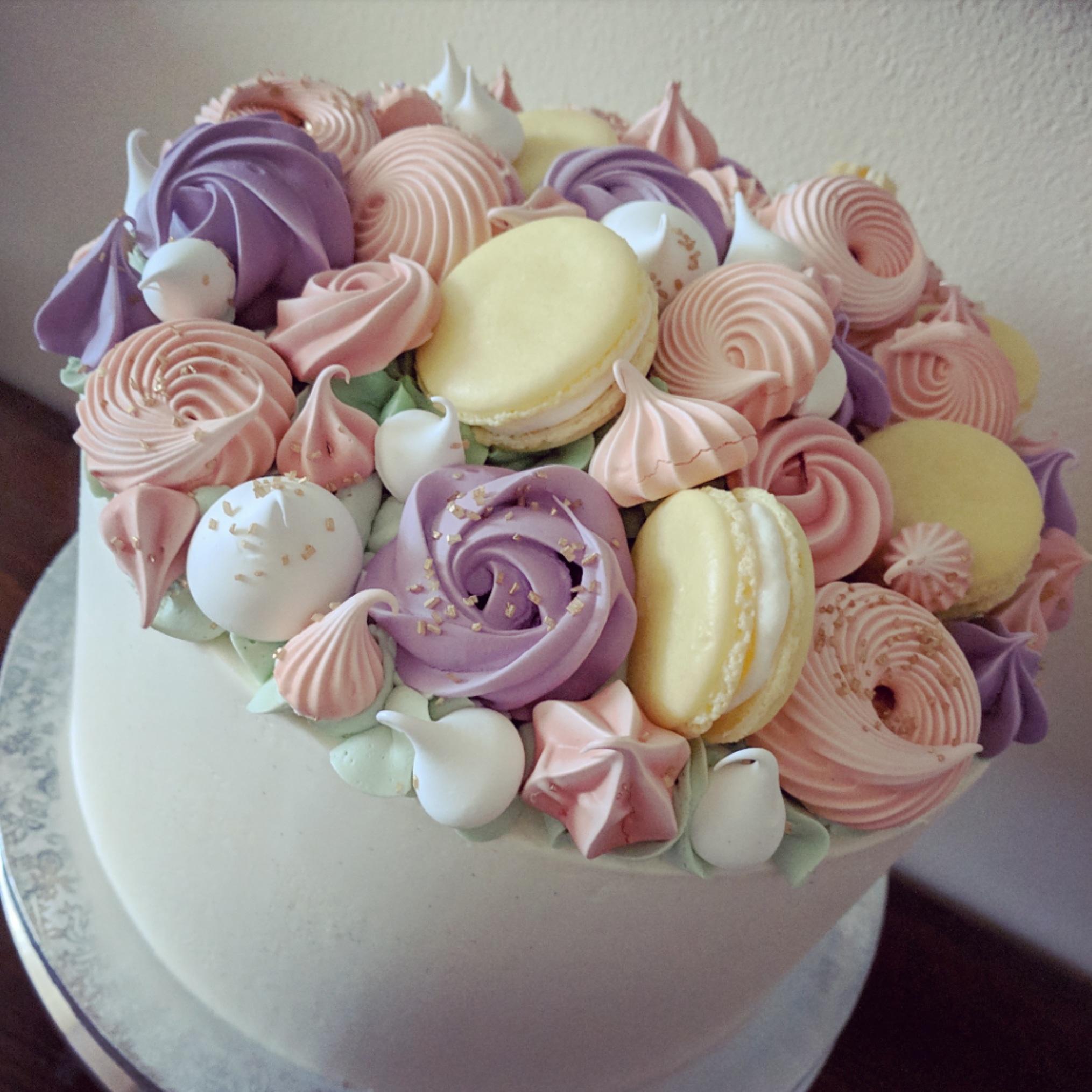 Vanilla Cake with Meringues